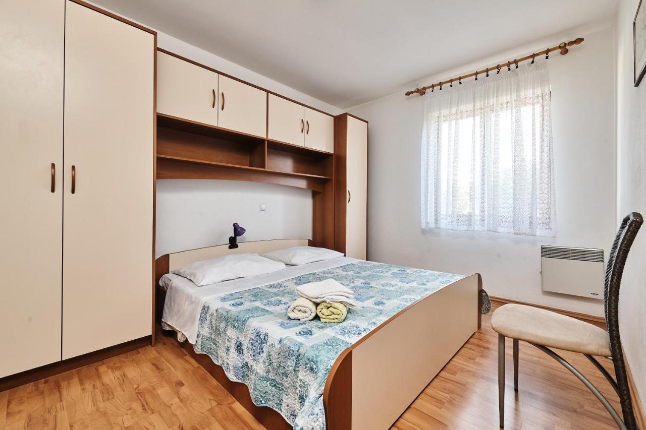 Apartment Car Umag Exterior photo
